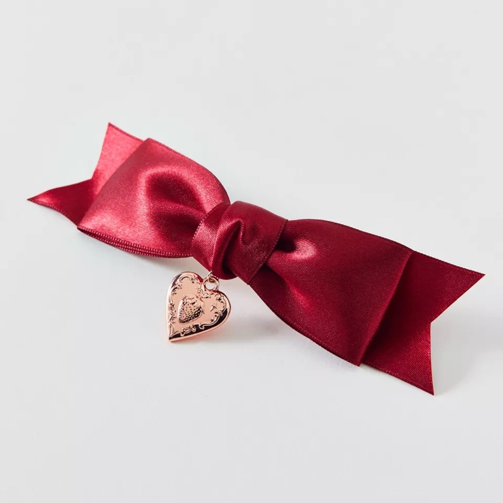 🔥CLOSET CLEAR OUT🔥Flower Knows UO Strawberry Cupid Creaseless Bow Hair Clip